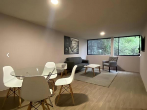 Roma Stay - 2BR Parking -WiFi- Sleeps 6 Guests